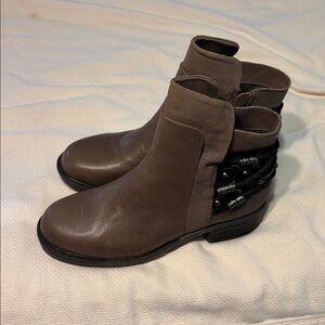 OTBT Leather high street Bootie. Brown taupe. 9M